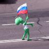 Отвратительные инопланетные твари, украв флаг России, пугают москвичей