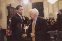 [предположение] Барак Обама на мгновение поддается желанию заехать в челюсть Джону МакКейну