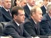 Россияне начали сомневаться в правительстве, но премьер и президент популярности не теряют