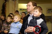 Президент России носит мобильный телефон, спрятанный в часах