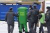 В Петербурге милиционеры задержали «мусорный бачок»