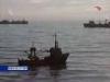 На горящем в Охотском море траулере взрываются газовые баллоны