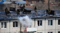 Захват квартиры во Владивостоке. Взрыв заряда, которым удалось "выкурить" преступников из квартиры
