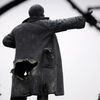 В Петербурге демонтируют взорванный памятник Ленину