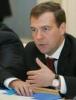 Медведев: претензии политиков к журналистам следует рассматривать в судах