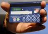 Visa начинает тестирование пластиковых карт с генераторами кодов