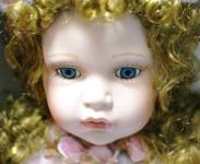 Кукла как живая с грустными глазами