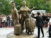 В Екатеринбурге открыли памятник "челнокам"