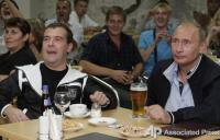 Как Путин и Медведев за своих болели (в баре Сочи первые лица отсмотрели матч Россия-Аргенина)