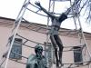 В прокуратуру Москвы направлено заявление по поводу скульптуры «Распятие» во дворе Московского музея современного искусства, в которой Христос изображен полностью обнаженным и без креста