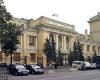 ЦБ продолжает обменивать доллары на золото
