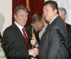 Янукович взял и отдал власть