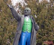 Неизвестные разукрасили вождя мирового пролетариата в Брянской области