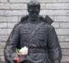 Таллинцы принесли цветы к месту, где раньше стоял &quot;Бронзовый солдат&quot;