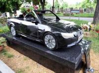 Он очень любил свой BMW
