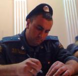 Знай героя в лицо! Он сорвал ордена с 84-ветерана на митинге несогласных