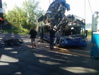 В США двухэтажный автобус врезался в железнодорожный мост