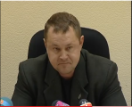 Вы все думаете, что он под дозой...Но я то знаю, что он после пьянки. Плохо ему...