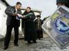 Наблюдатели на выборах в Киргизии обеспокоены быстрой наполняемостью урн для голосования
