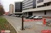 Арбитражный суд Свердловской области &quot;захватил&quot; улицу в Екатеринбурге под парковку своих автомобилей, перегородив проезд шлагбаумом