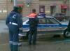 В центре Петербурга сотрудник ГИБДД устроил на пешеходном переходе мойку своего авто