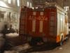 В Перми пожарным пришлось руками растаскивать машины, чтобы пробиться к горящему дому