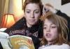 7-летняя девочка учит свою мать говорить после инсульта