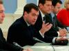 Медведев грозит уволить губернаторов за безработицу в моногородах