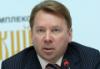 Управделами президента о тяжелой жизни чиновников: им приходится платить за все — от медицины до жилья