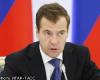 Д.Медведев поручил Сердюкову и Фурсенко рассмотреть вопрос об отсрочках призыва в целях обеспечения возможности однократного поступления в образовательные учреждения