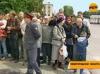 Медведева в Дзержинске осадили несчастные люди с жалобами. Он обещал во всем разобраться, сел за руль внедорожника и уехал на саммит