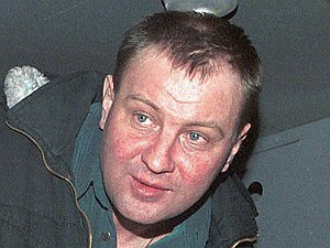 К дому Буданова несут цветы