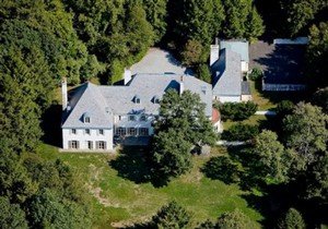 Американская миллионерша завещала сиделке $34 млн, не оставив родственникам ни цента