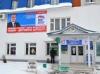 Избирательный участок, при этом еще и располагающийся в одном здании с приемной партии власти, превратился в храм «Единой России».