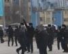 На подавление беспорядков в Казахстане брошена бронетехника