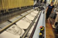 Гобелен вам в руки. Ждем обои с Путиным!