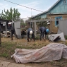 Мошенники продают «гуманитарку» жителям Крымска. Водители грузовиков, доверху груженных бесплатными продуктами и питьевой водой, продают населению провиант за деньги.