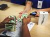 Американцы сократили расходы на еду и одежду ради смартфонов
