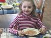 9-летняя Сандра Зарубина, 6 лет прожившая в приемной семье за рубежом и возвращенная матерью на родину, полностью привыкла к жизни в русской глубинке.