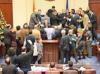 Утверждение бюджета Македонии закончилось массовой дракой в парламенте