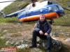 Вертолет перегородил трассу ради спасения человека