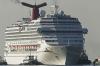 Круизный лайнер Carnival Triumph отбуксировали к берегу