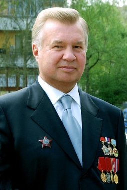 Звезда с небес. Или чей орден носит депутат?