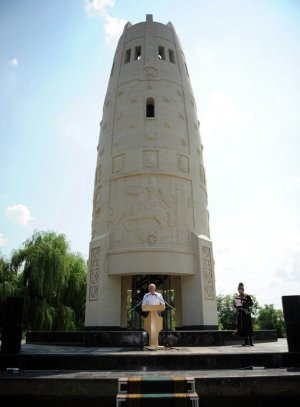 Монументальный комплекс «Единение и согласие» открылся в Майкопе