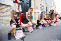 FEMEN посикали на президента