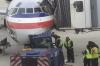Грузовик врезался в самолет American Airlines