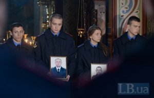 В Михайловском соборе в Киеве отслужили панихиду по погибшим на Майдане милиционерам