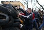 (18+, мат) Славянск 02.05.14, обстановка на улицах города. Местные жители возводят баррикады.