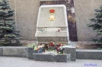 Севастопольцы сменили надпись «Киев» на «Славянск» на стеле, знаменующей подвиг киевлян в Великой отечественной войне.