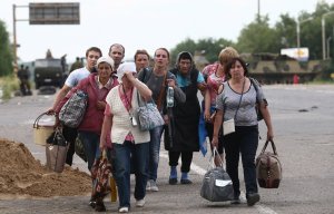 «Нас немного напрягает ситуация, связанная с тем, что каждый день количество беженцев увеличивается. За четыре дня с 330 тыс. до 400 тыс», — глава Федеральной миграционной службы Ромодановский